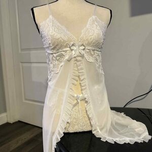 Gorgeous And Elegant White Lace Lingerie Set